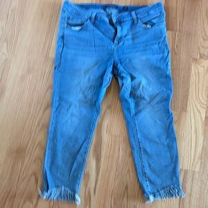 Lucky Brand Light Blue Cropped Frayed-Hem Jeans